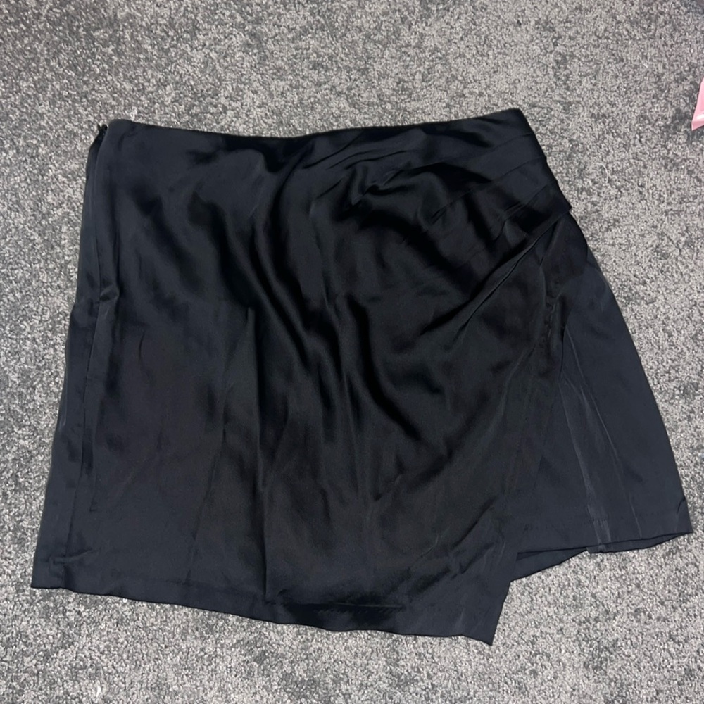 Abercrombie black satin mini skort size M